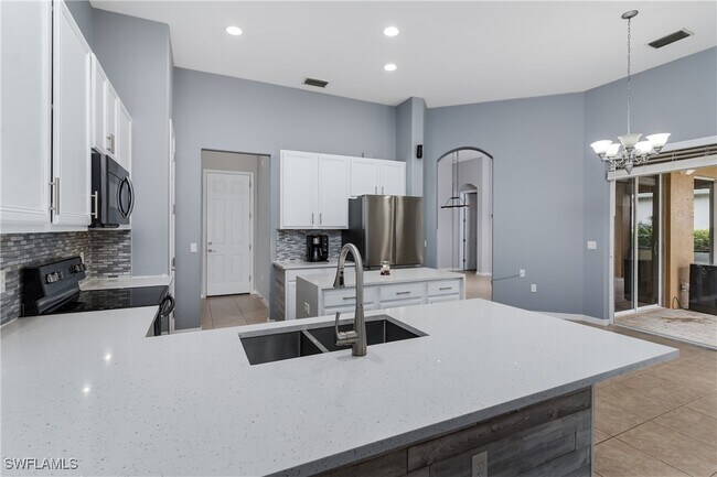 Building Photo - 2066 Mandarin Ln
