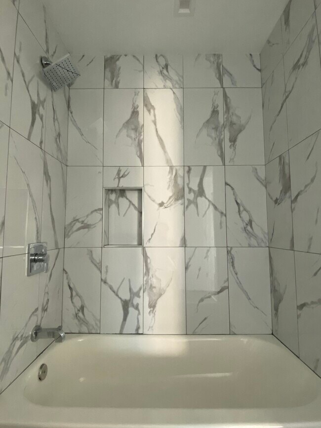 Building Photo - 4574 Oakwood Ave