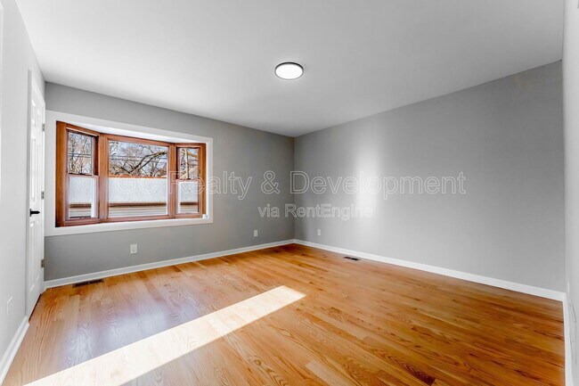 Building Photo - 3303 Division St