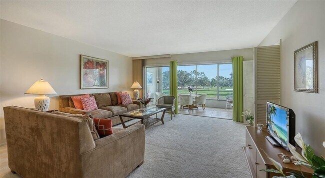 Building Photo - 7405 W Country Club Dr N