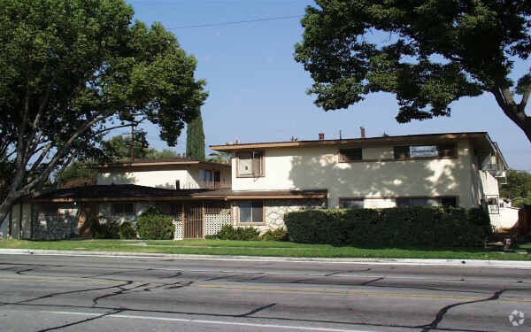 Building Photo - 2791 N E St