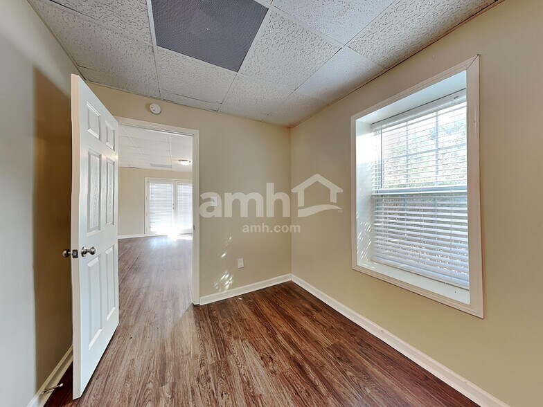 Building Photo - 276 Tanglewood Dr