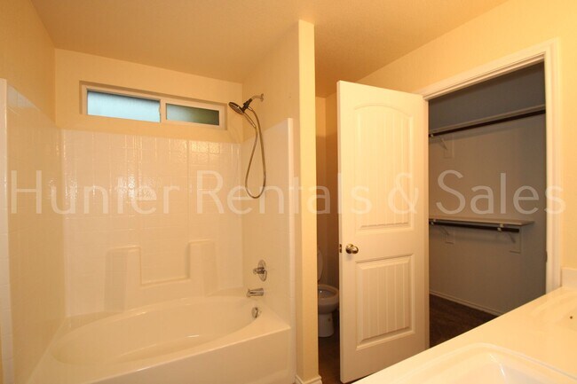 Building Photo - Beautiful 4-Bedroom, 2-Bath Home for Rent ...