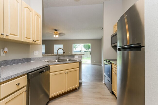 Building Photo - 1302 SW Amboy Ave