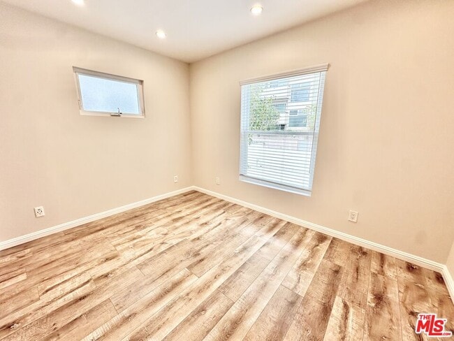 Building Photo - 15 Quarterdeck St