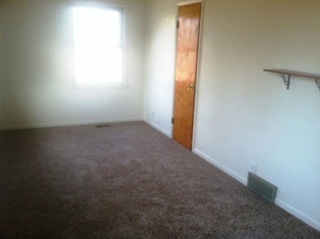 Building Photo - 1128 Napoleon Rd