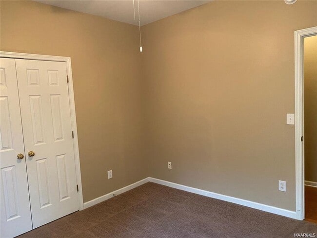 Building Photo - 4/3 in Deer Creek!