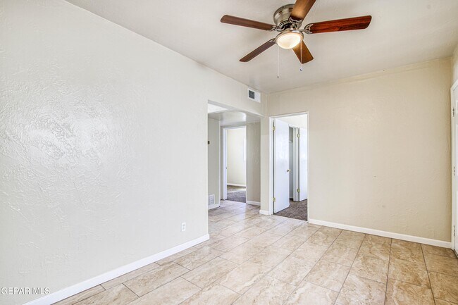 Building Photo - 1611 N Kansas St