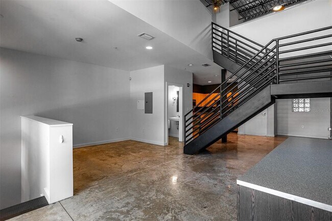 Building Photo - 5008 S MacDill Ave