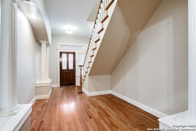 Building Photo - 4-BEDROOM IN ALAMO HEIGHTS