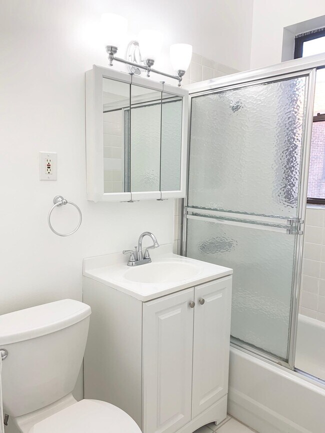 Building Photo - 29-33-33 51st St