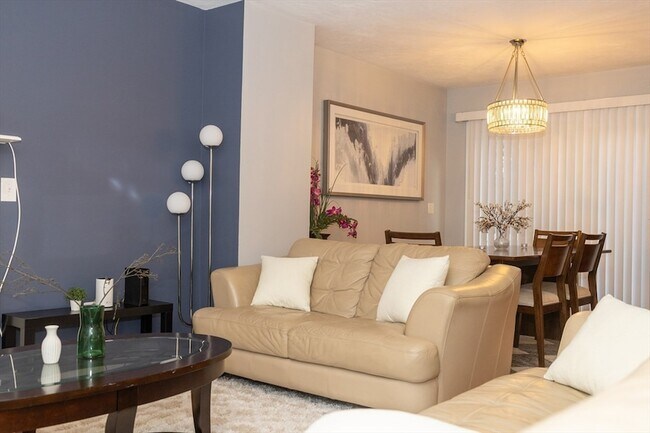 Building Photo - 129 Quinapoxet St