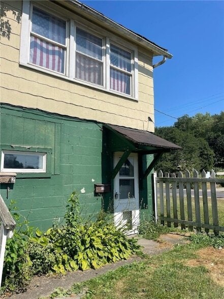 Primary Photo - 221 N Liberty St