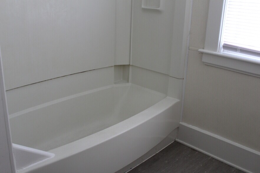 Building Photo - 514 Wheaton Ave