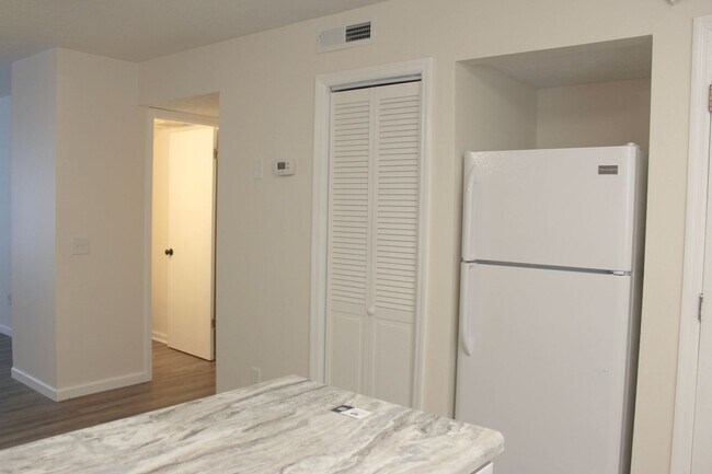 Building Photo - 1840 Woodland Ave