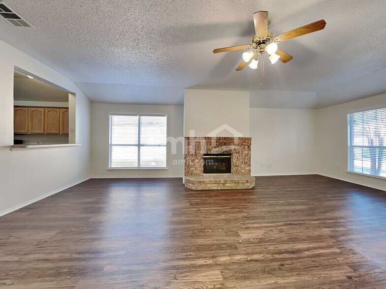 Building Photo - 2708 Emerald Ln