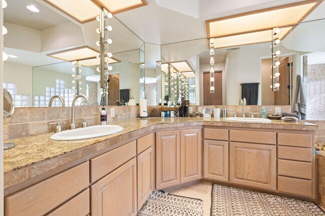 Building Photo - 73110 Calliandra St