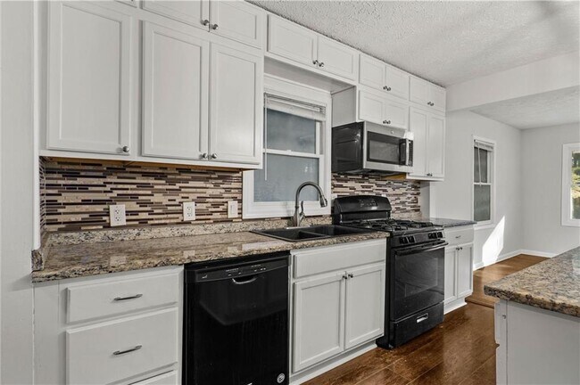 Building Photo - 2634 Birch St