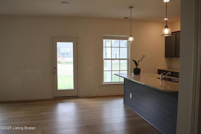 Building Photo - 11703 Parkview Pt