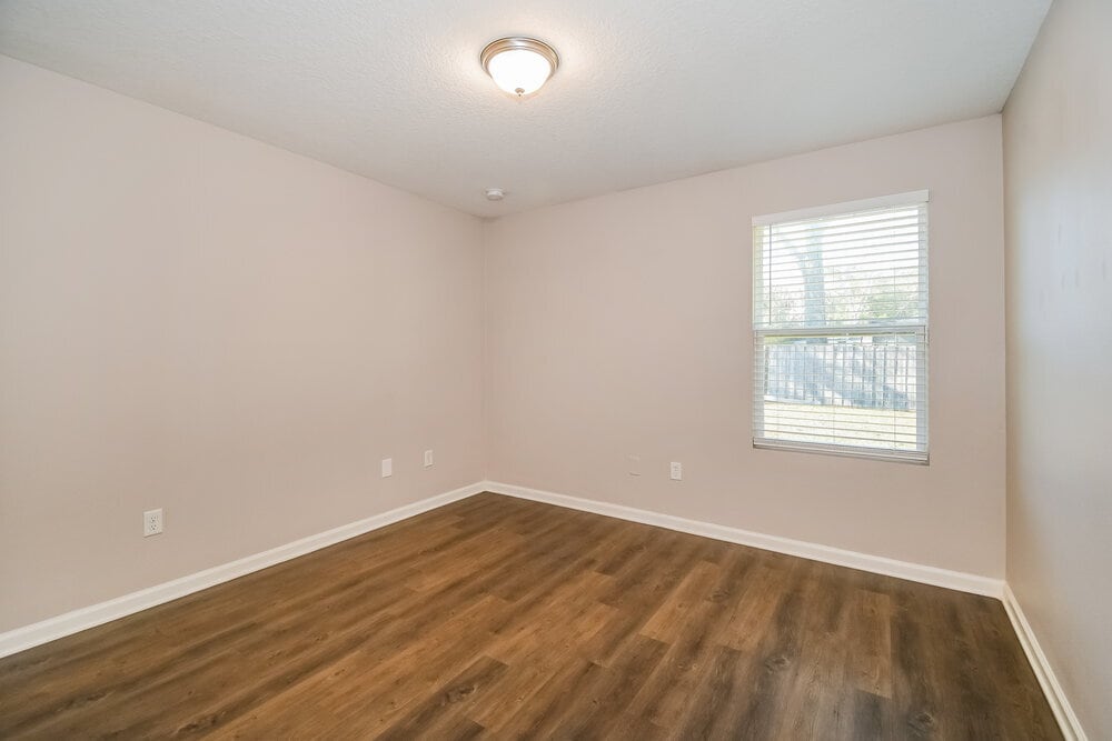 Building Photo - 6968 Loris Ln