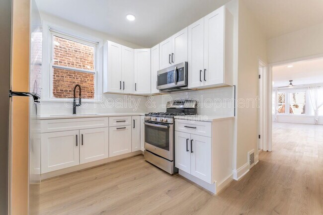 Building Photo - 5737 N Washtenaw Ave