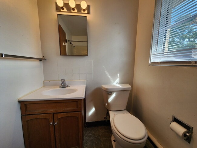 Building Photo - 1 Bedroom Apartment with balcony