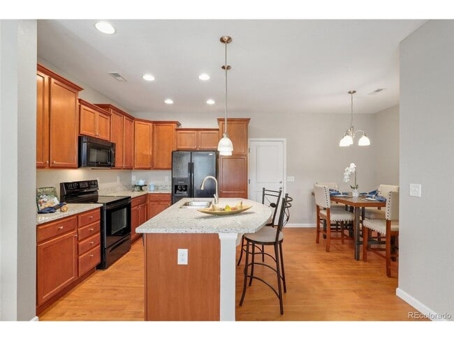 Building Photo - Charming 3BR Townhome in Golden