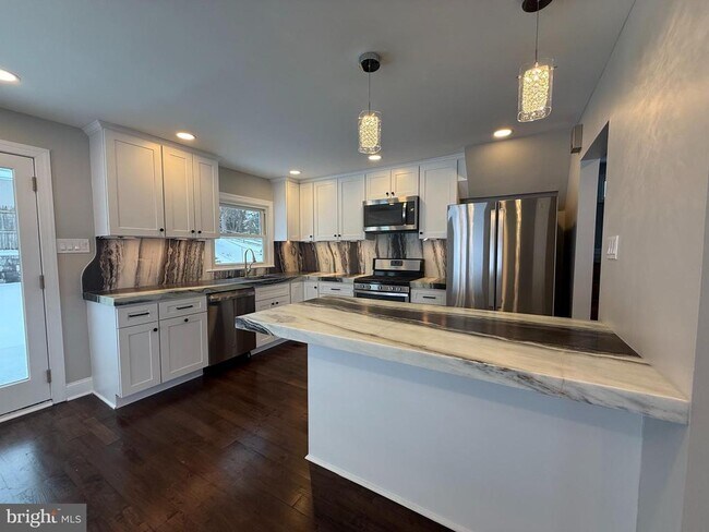 Building Photo - 41 Dorset Dr