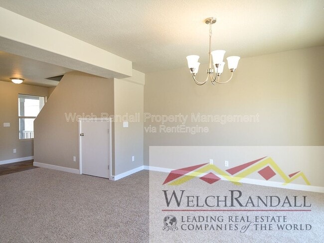 Building Photo - 2433 Wellington Dr