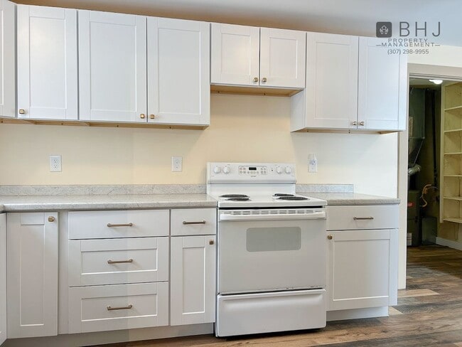 Building Photo - 6 month lease! 3 bed/ 1 bath Single Family Home on Coffeen!