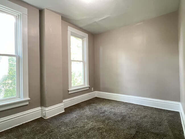 Building Photo - 651 Caledonia Pl