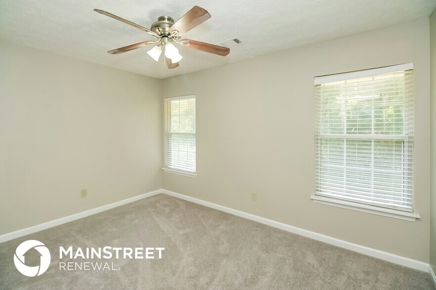 Building Photo - 8535 Glenwoods Dr