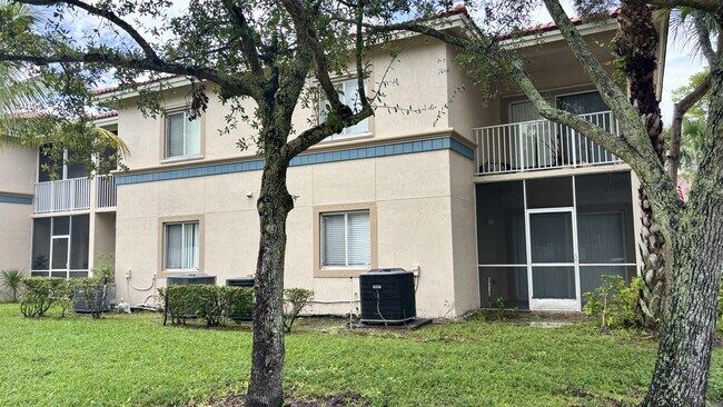 Building Photo - 1103 Golden Lakes Blvd