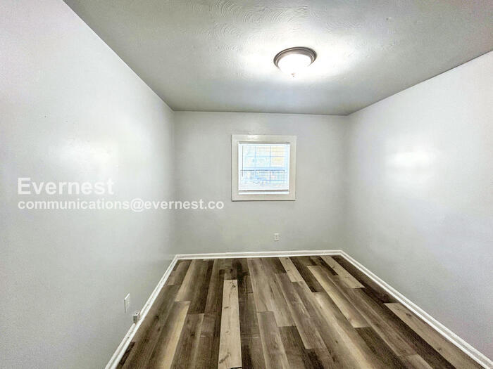 Building Photo - 4620 Sunnybrook St