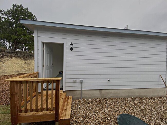 Building Photo - 20915 Oak Dale Dr