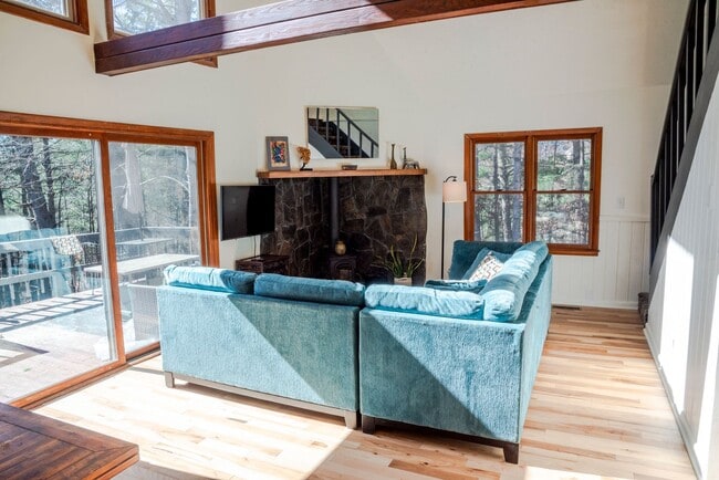 Building Photo - Private, Mountain Cottage in Weaverville, 3 Bed, 2 bathroom, 12 Month Lease