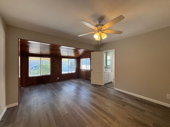 Building Photo - 2nd St., 829-831