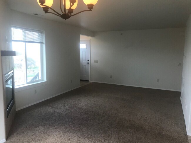 Building Photo - 2 Bedroom 2 Bathroom Condo