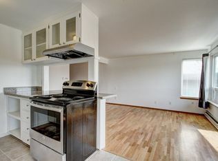Building Photo - Queen Anne Triplex