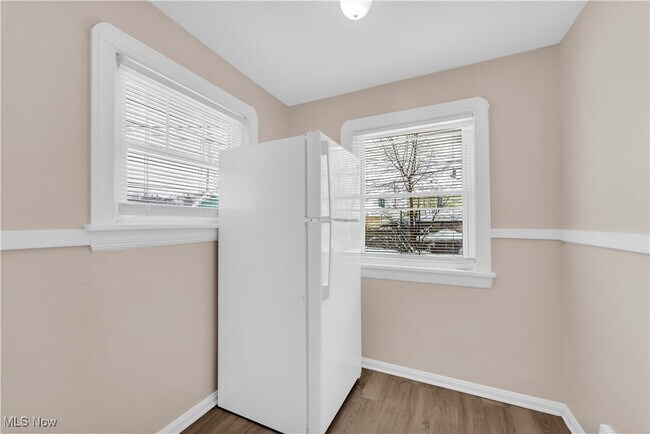 Building Photo - 15602 Walden Ave