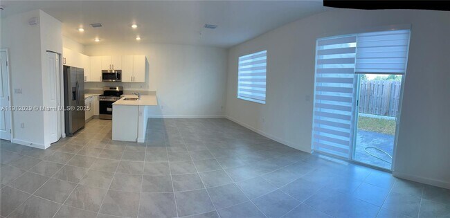 Building Photo - 1406 SE 6th Rd