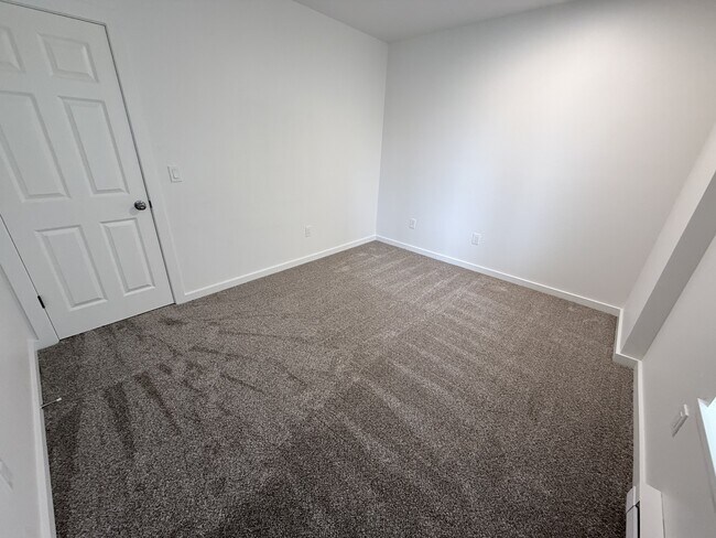 Building Photo - 415 1st St