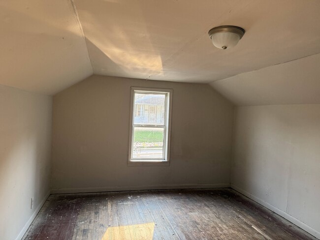 Building Photo - 221 Sunset Ave