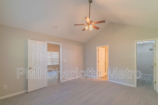 Building Photo - 8289 Christmas Ct