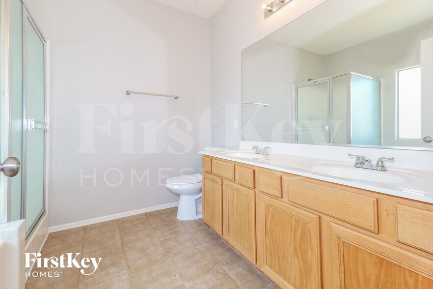 Building Photo - 14641 W Port Royale Ln