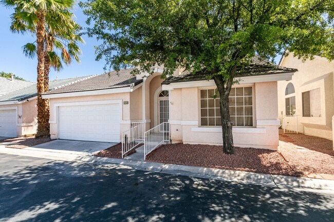 Building Photo - SW BEAUTY*2 BEDROOMS*OPEN FLOORPLAN*COMMUNITY POOL, GATED*CHECK THIS HOME OUT TODAY!