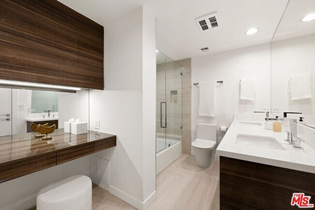 Building Photo - 2222 Ave of the Stars