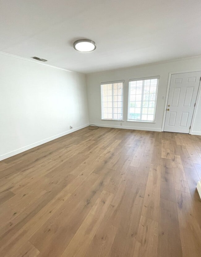 Building Photo - 3 bedroom immaculate home in Southwest Tor...