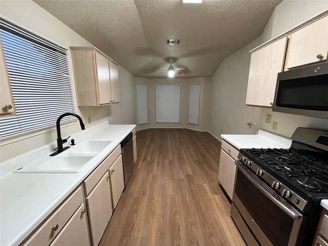 Building Photo - 862 Latteridge Dr