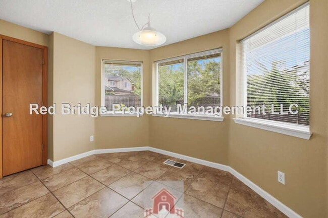 Building Photo - 13571 SW Uplands Dr